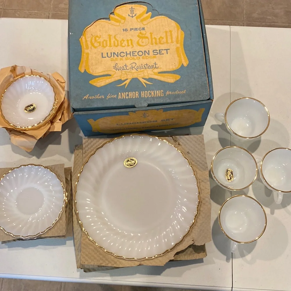 2 Fire King milk glass tea cups w/ 22K gold trim Golden shell anchor hocking - Picture 7 of 7